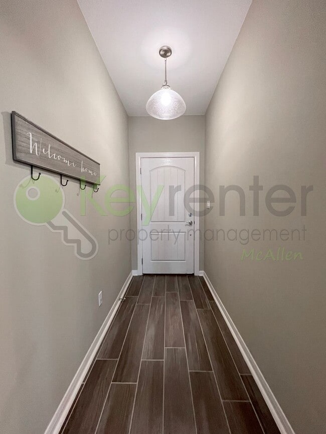 Photo - Beautiful Brand New  4bed/3 bath House in ...