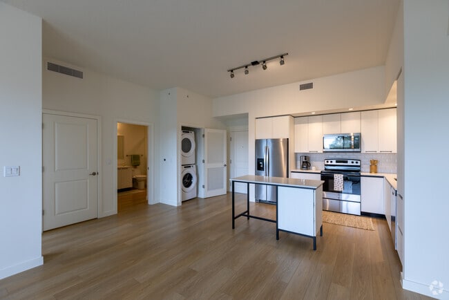 1BR, 1BA - 757SF - Kitchen - South Pointe Apartments