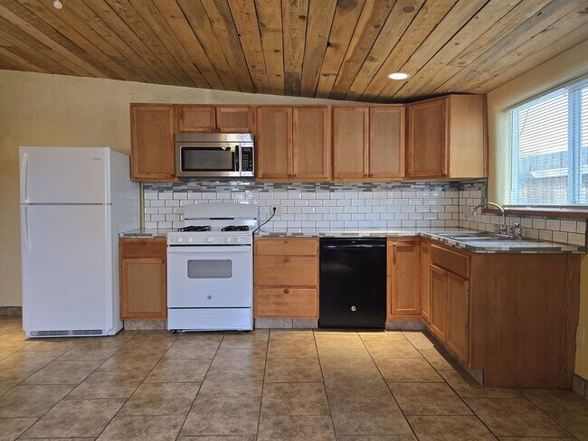 Photo - 941 Agua Fria St Apartamento Unidad B