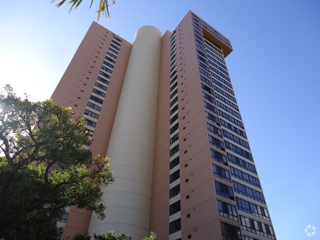 Building Photo - Hi Floor 2 Bedroom, 1 Bath, with 2 Parking... Rental