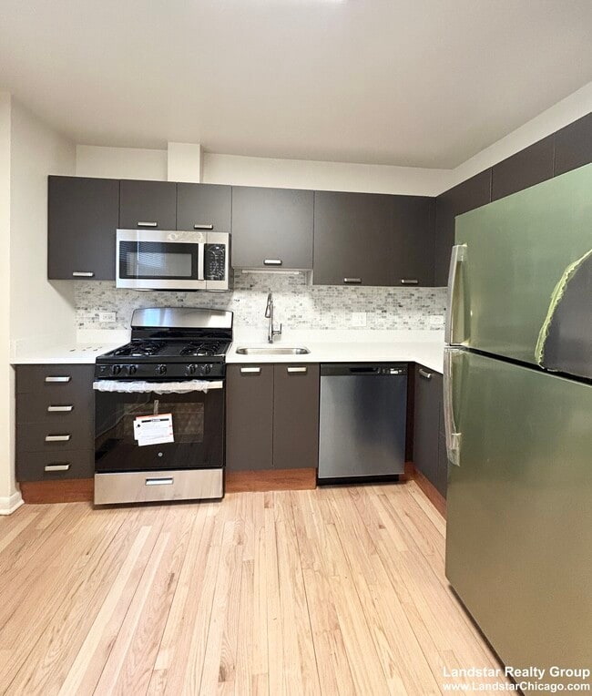 Photo - 1990 Sheridan Rd