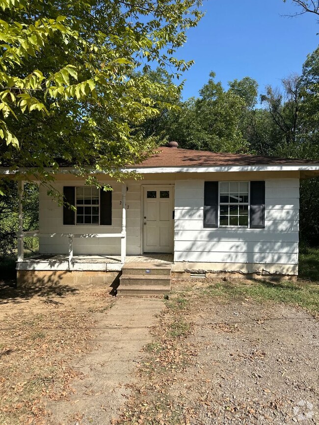 Building Photo - 207 S 15th St Rental