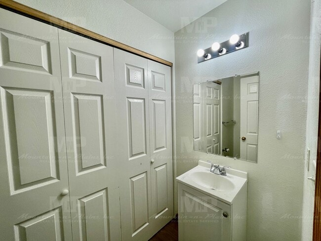 Photo - 3380 Saratoga St