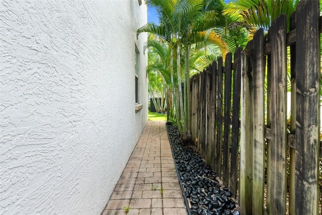 Photo - 417 SW 8th St