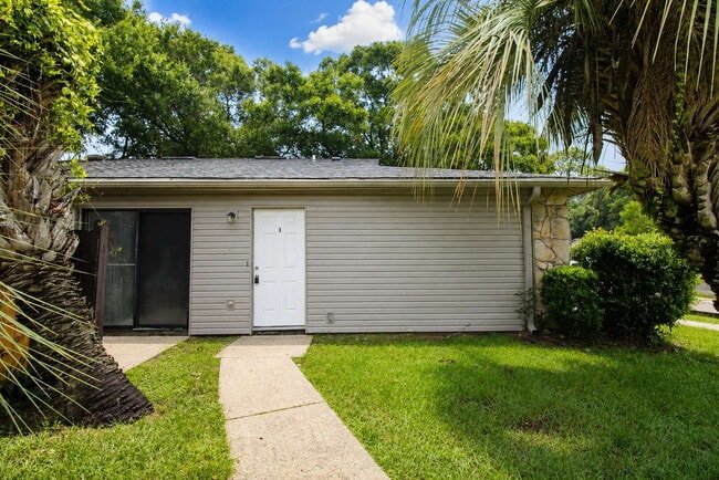 Building Photo - Freshly Updated 2BR Unit 1