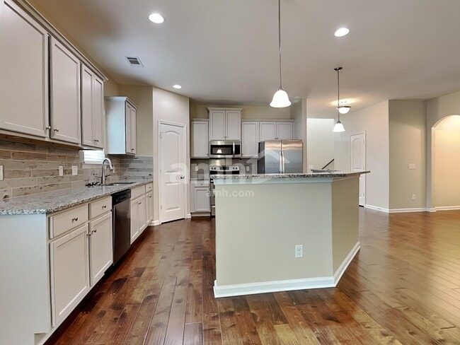 122 Green Paddock Cir