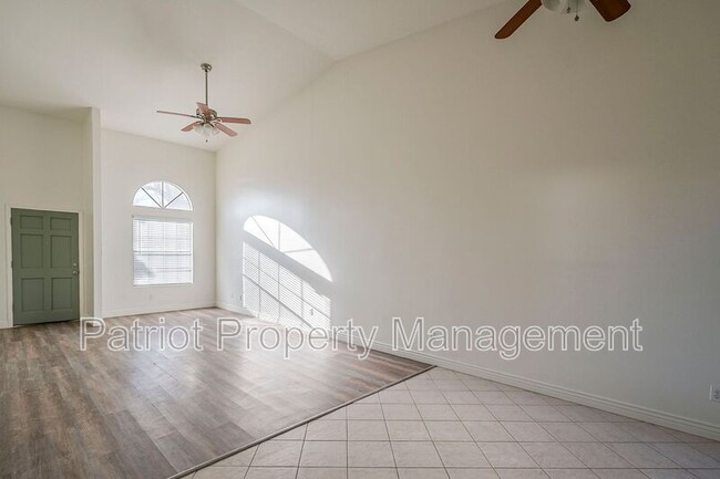 Photo - 1500 N Sunview Pkwy