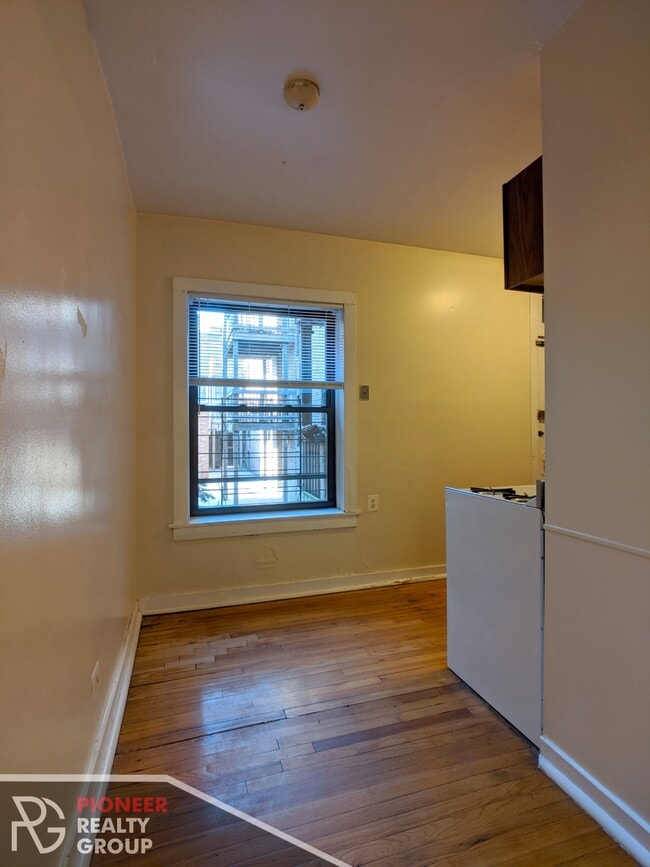 Photo - 1202 W Wellington Ave Unit 1