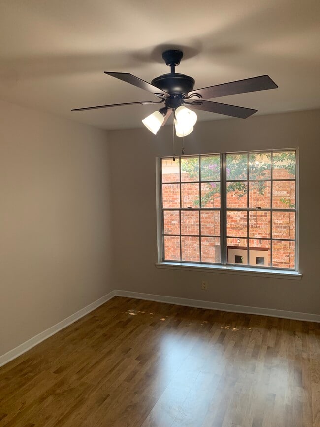 Photo - 2822 Briarhurst Dr Unidad 56