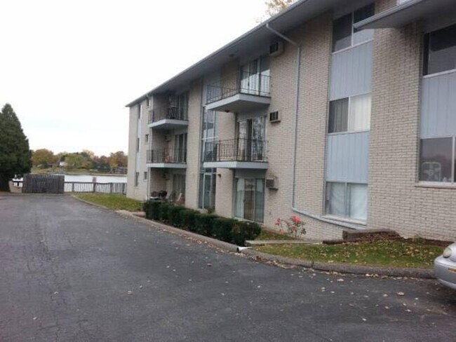Building Photo - 500 N Liberty St Rental