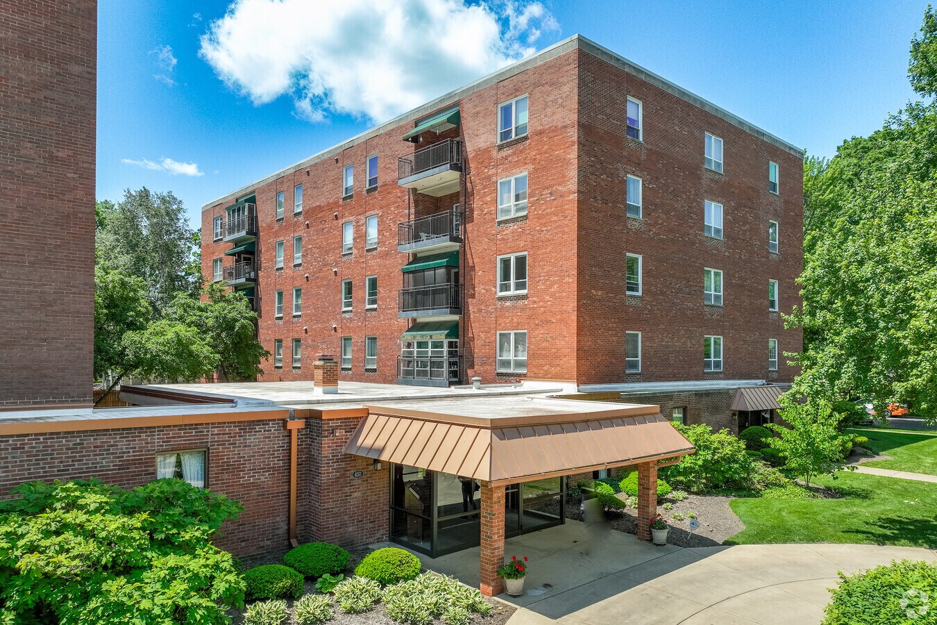 Primary - 450 W Downer Pl