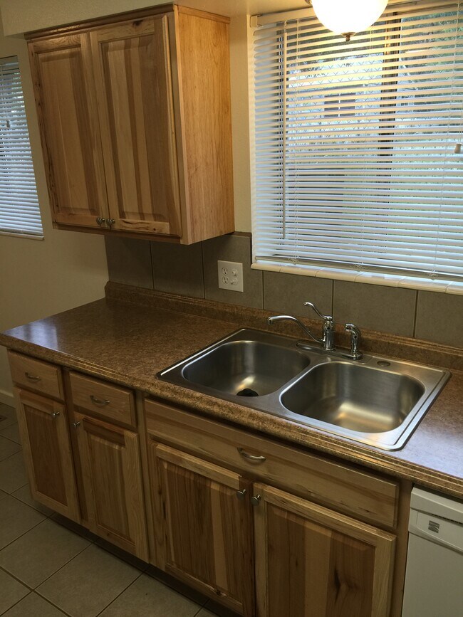 Photo - 632 N Main St Unidad 632