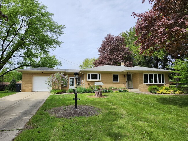 Building Photo - 6618 South Dr