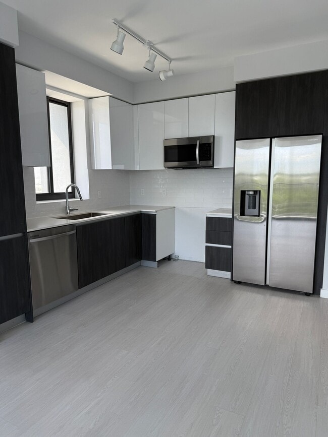 Building Photo - 107 SE 2nd Ct Unit B1 Rental