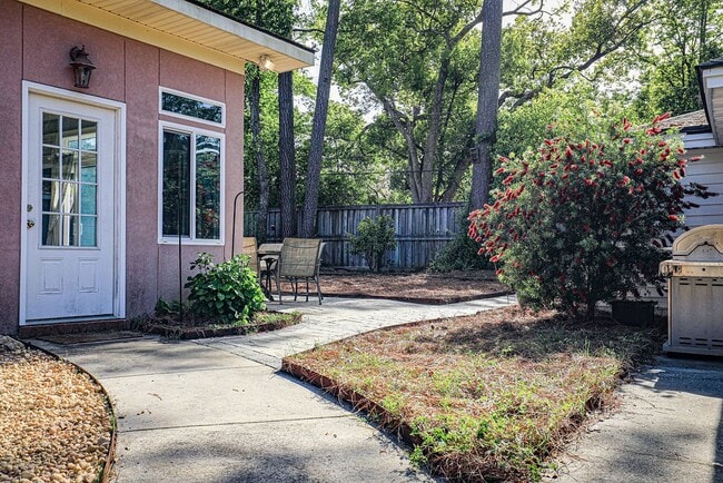 Photo - 5415 Speir St