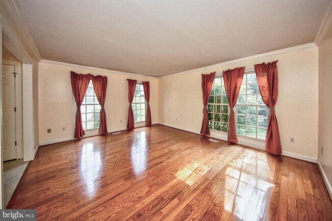 Photo - 210 King Johns Ct