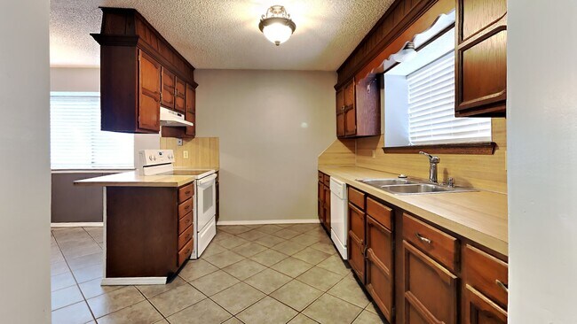 Photo - Start your new year in this charming 3 bedroom, 2 bath home located in the heart of Tulsa.