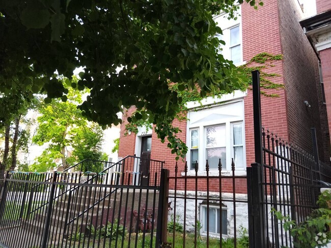 Building Photo - 722 W 59th St Unit LL Rental