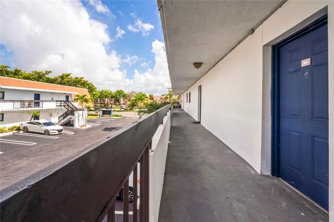 Building Photo - 11098 SW 107th St Unit 104 Rental
