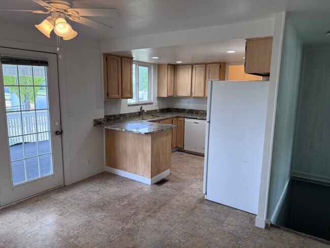 Photo - 2580 Perry St