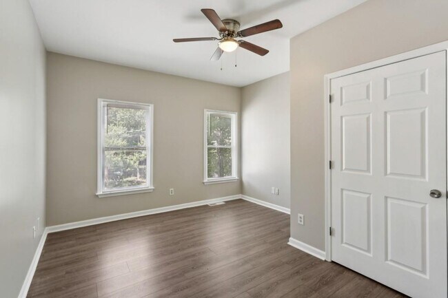 Photo - 739 Prince Pl NW