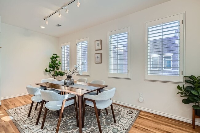 Photo - Gorgeous Cherry Creek Townhome - 2 bed 2 bath with 1 car garage