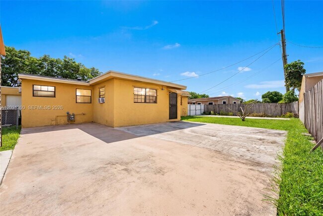 Photo - 18930 NW 44th Ct Unidad B