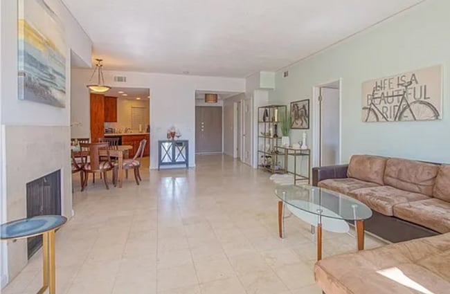Building Photo - 723 Westmount Dr Unit 203 Rental