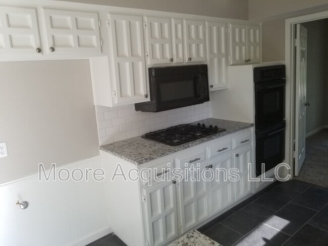 Photo - 1833 Skyline Dr