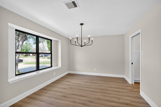 Photo - 5743 Ludington Dr