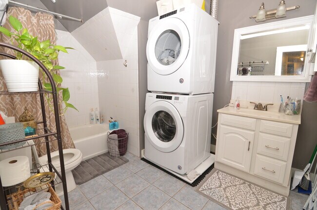 Photo - 33 Thatcher St Unit 2
