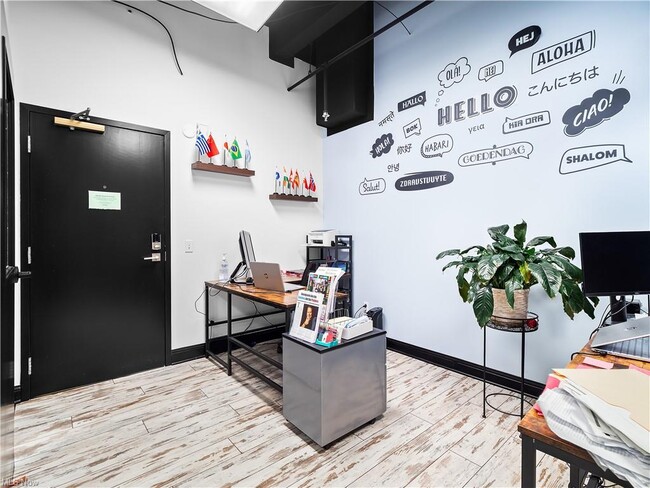 Photo - 408 W Saint Clair Ave Unidad 230