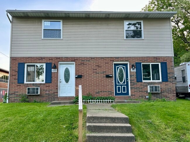 Building Photo - 1603 Woodland Ave NW Unit 1603