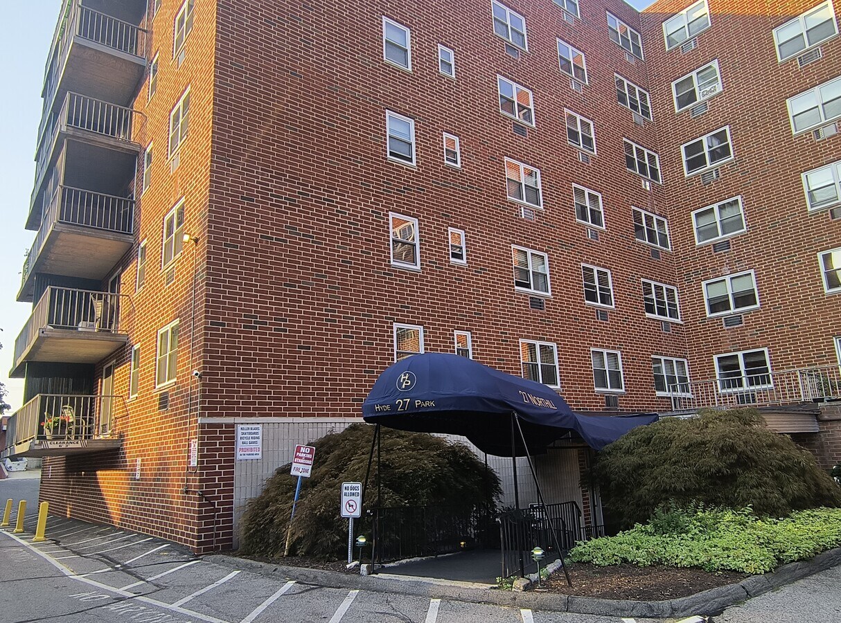 Photo - 27 Northill St Unit APT 6G