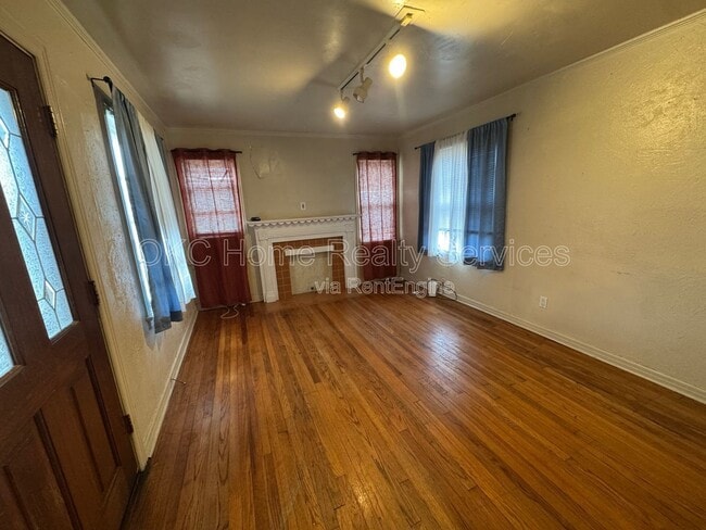 Building Photo - 2713 Normandy St