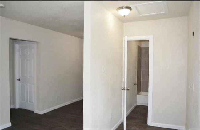 Photo - 7913 Woodlyn Rd