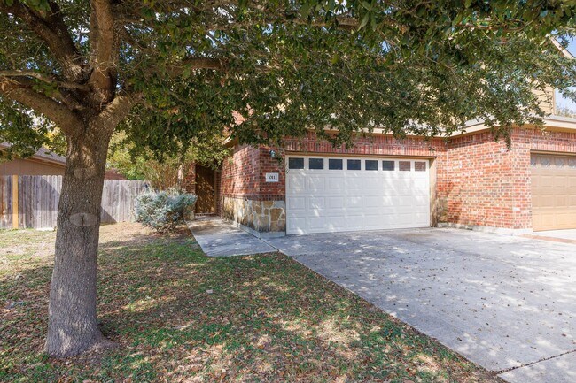 Building Photo - Nice 3 Bedroom Duplex Located in New Braunfels, Texas!