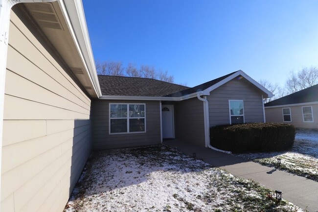 Photo - Spacious home for rent!