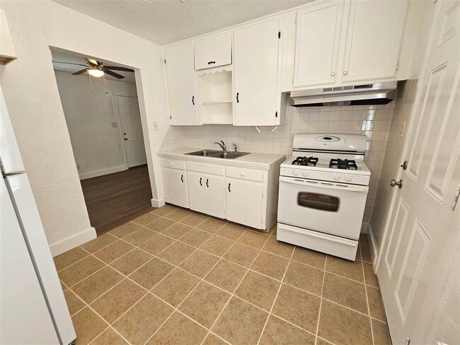 Photo - 905 SW 28th St