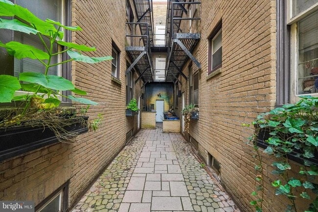Photo - 336 Lombard St Unit 215