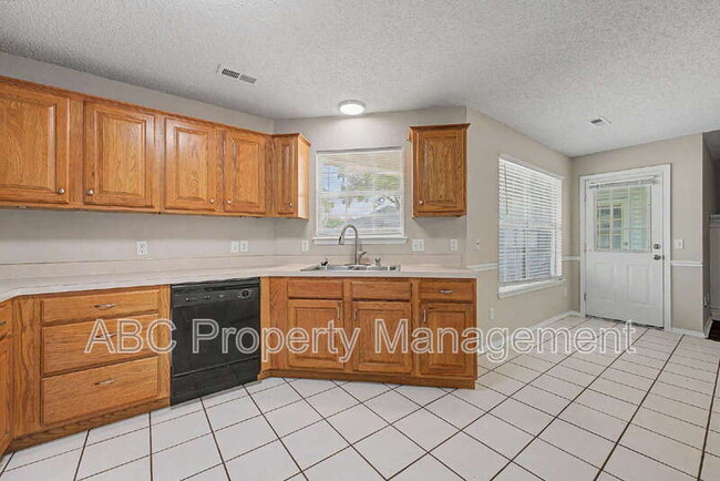 Photo - 313 Summerset St