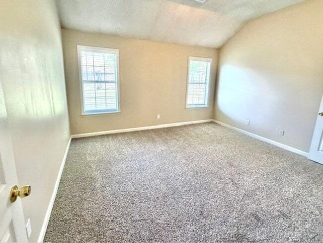 Photo - SkylarMillAve6806 Unit 1