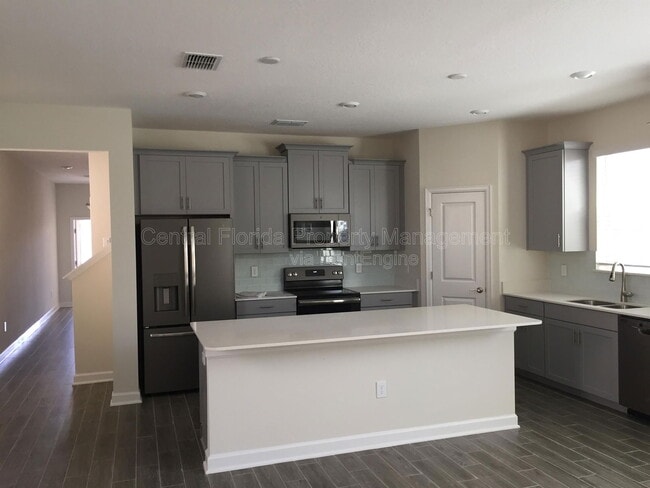 Photo - 12076 Theme Alley