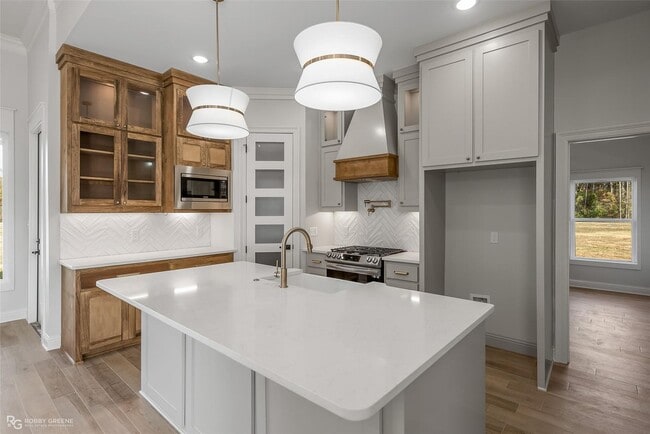 Photo - Modern 4 Bedroom / 3 Bath Home
