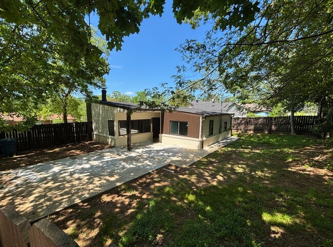 Photo - 2801 Circlewood Rd