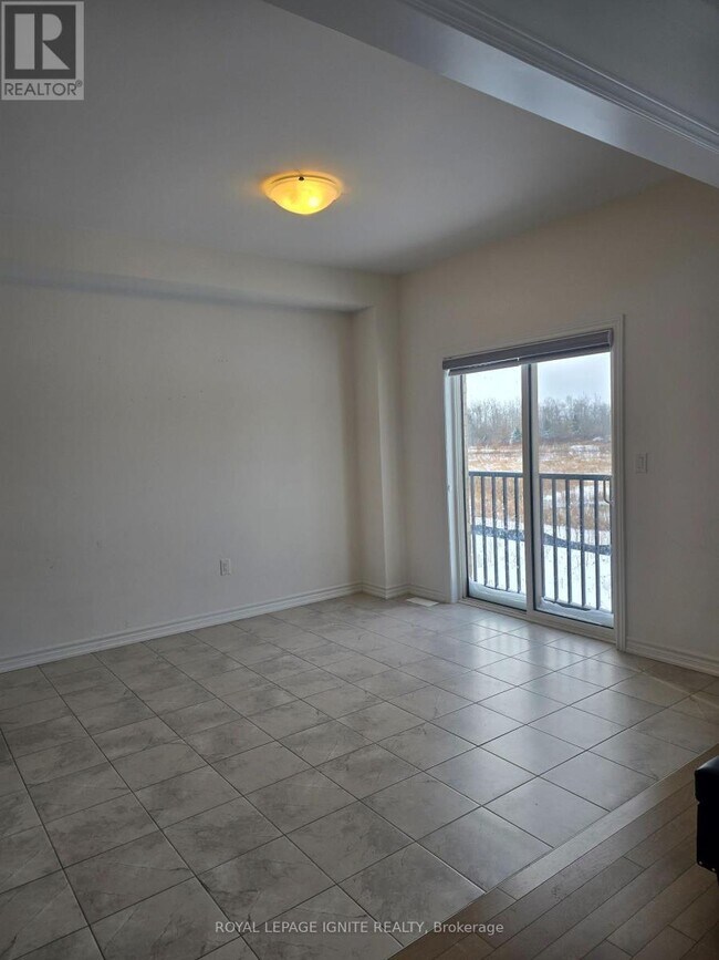 Photo - 387 Russell St