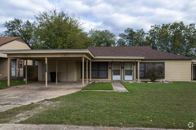 Building Photo - 1310 Massey St Rental