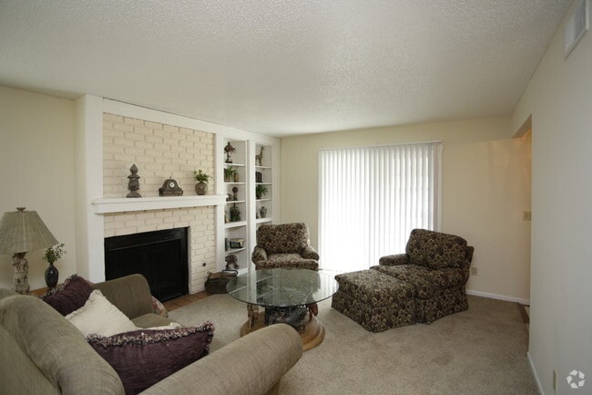 1BR, 1BA - 775 SF
