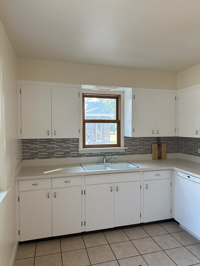 Photo - 435 Alexander Blvd