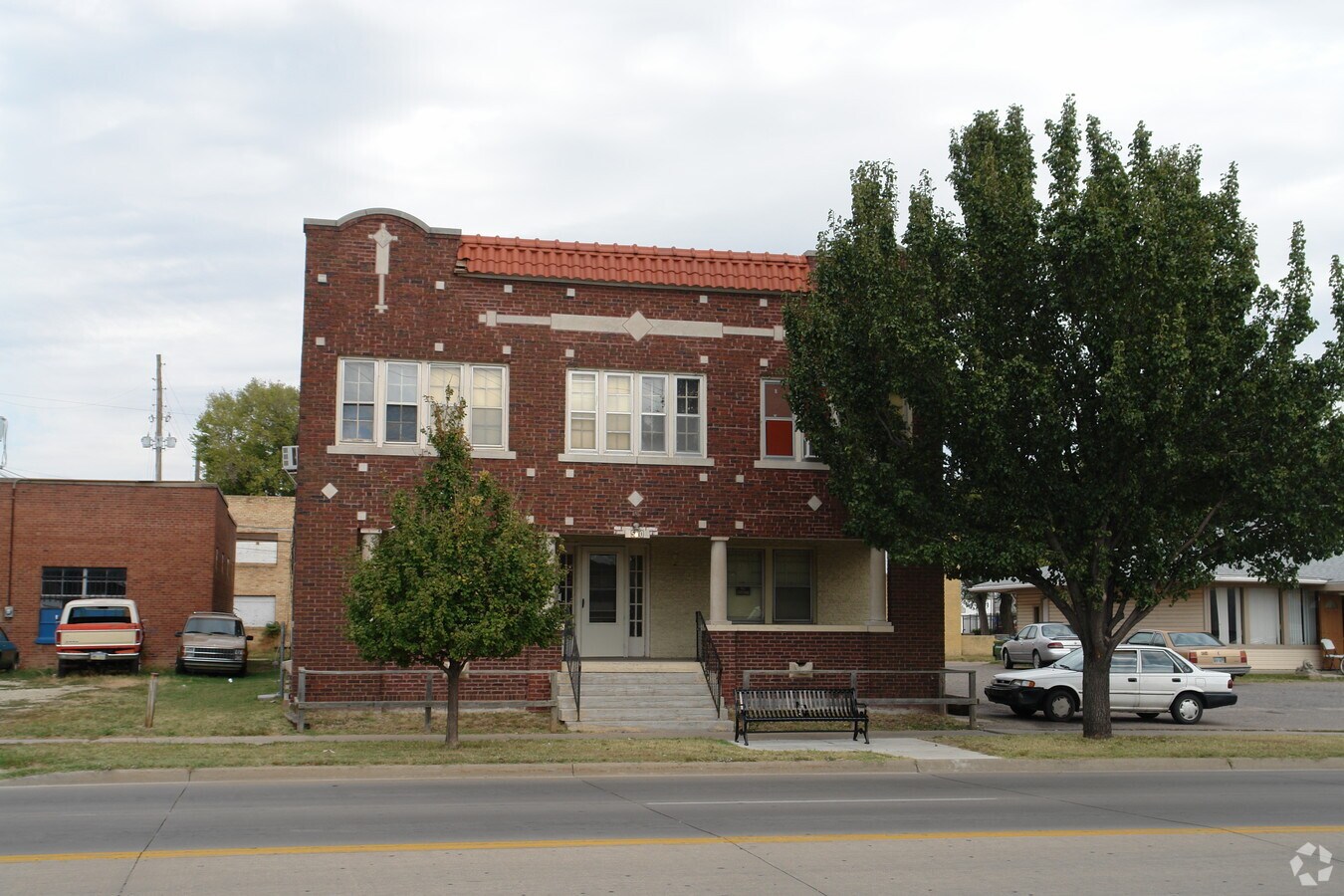 520 E Central Ave - 520 E Central Ave Apartments